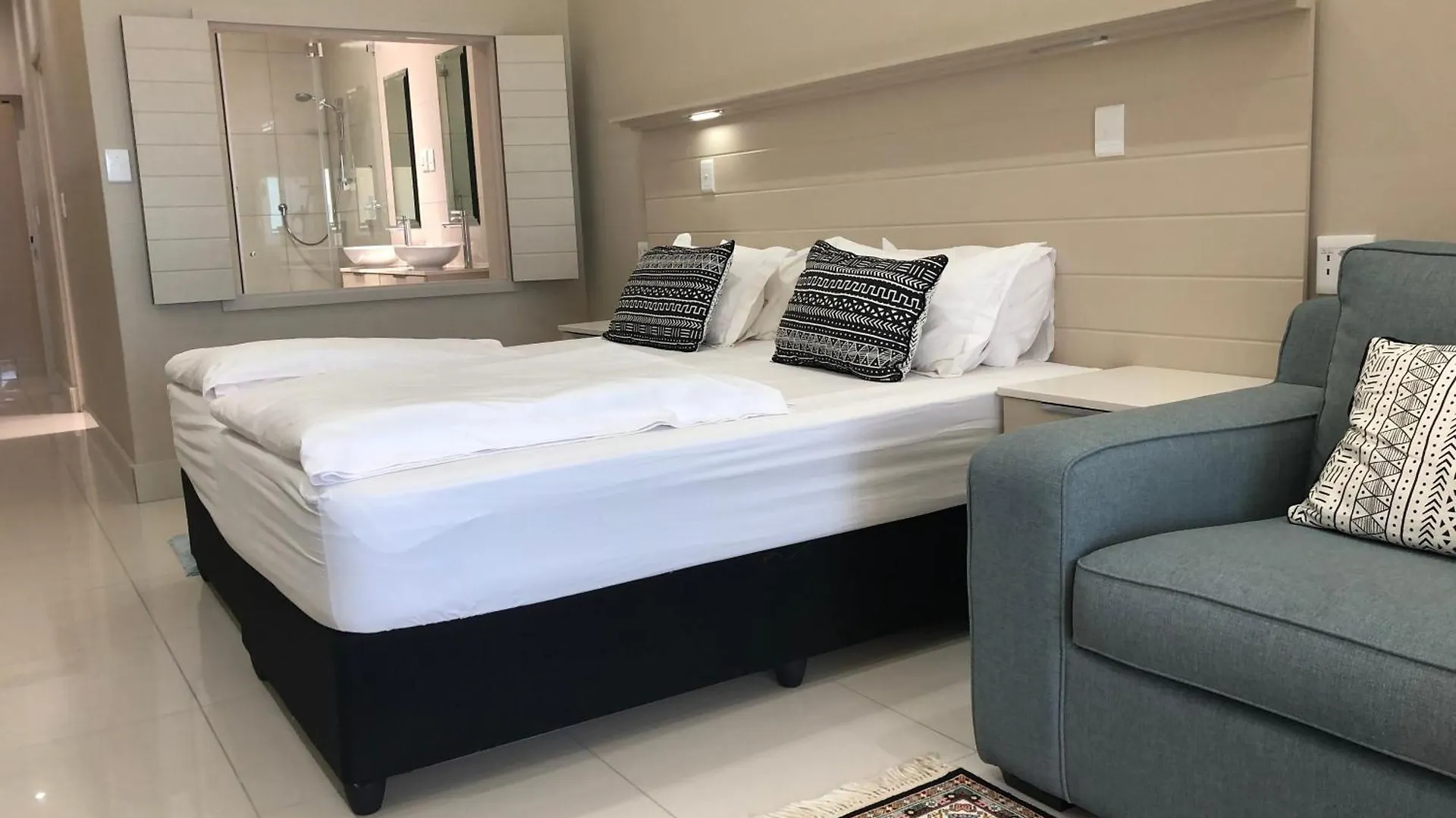 Apartment Camps Bay Blue Self-Catering Studios Cape Town