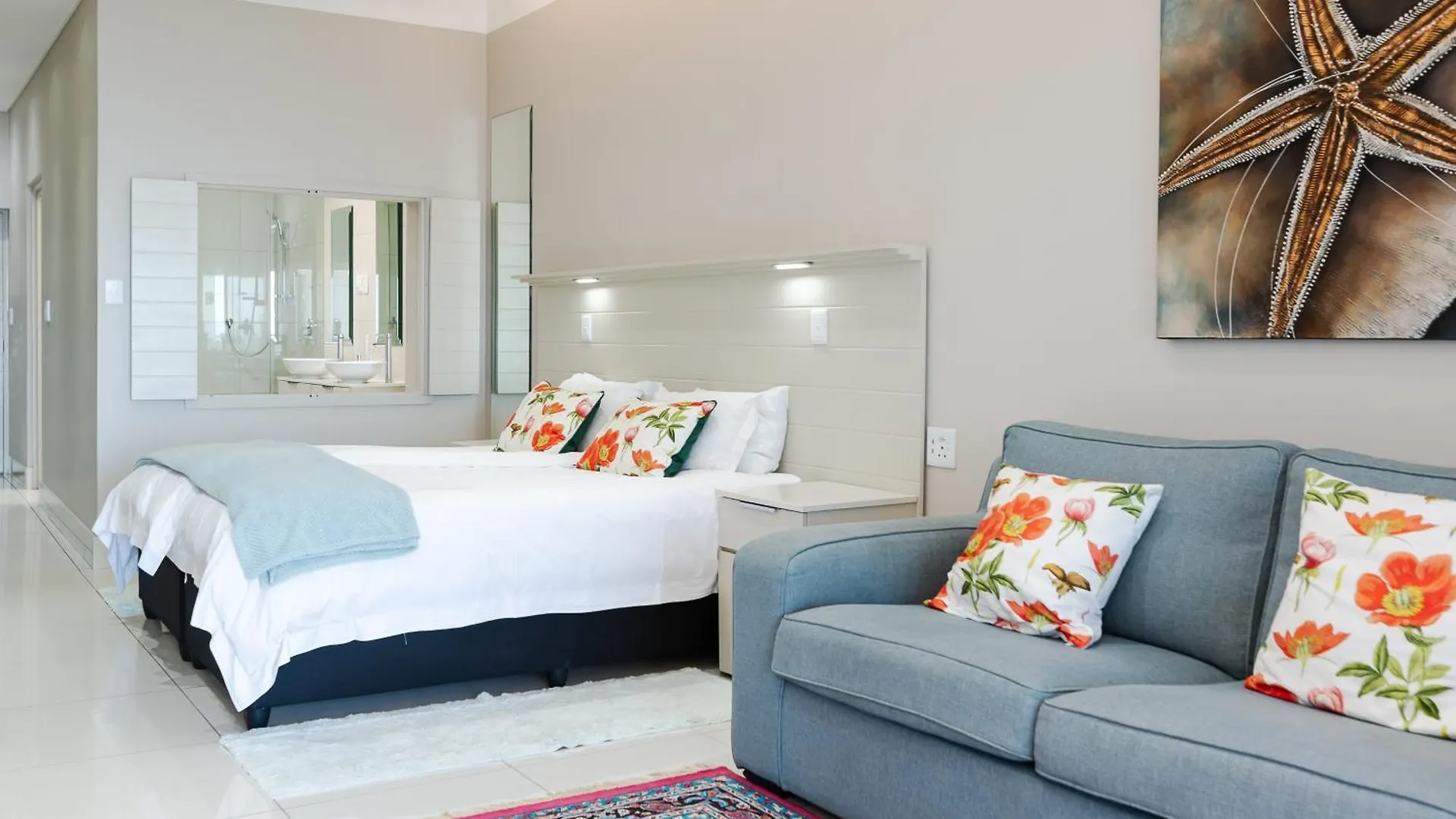 Camps Bay Blue Self-Catering Studios Cape Town Apartment