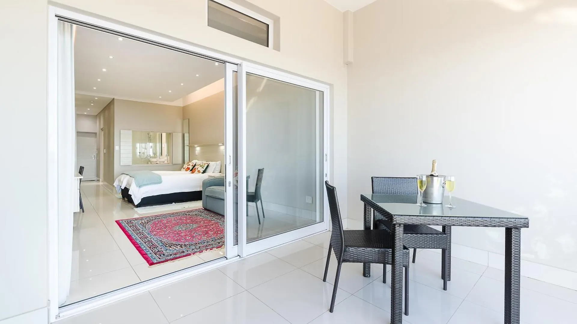 Camps Bay Blue Self-Catering Studios Cape Town
