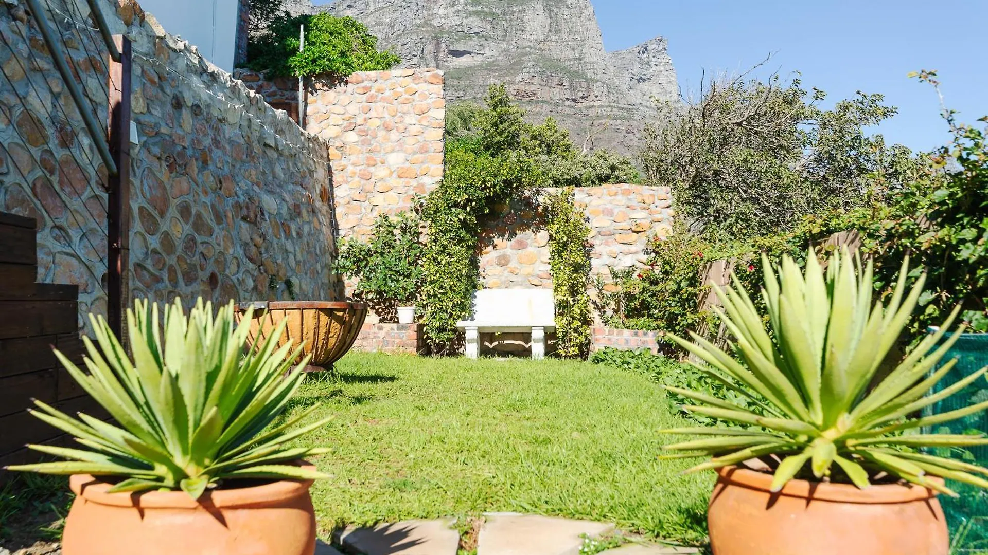 Camps Bay Blue Self-Catering Studios Cape Town