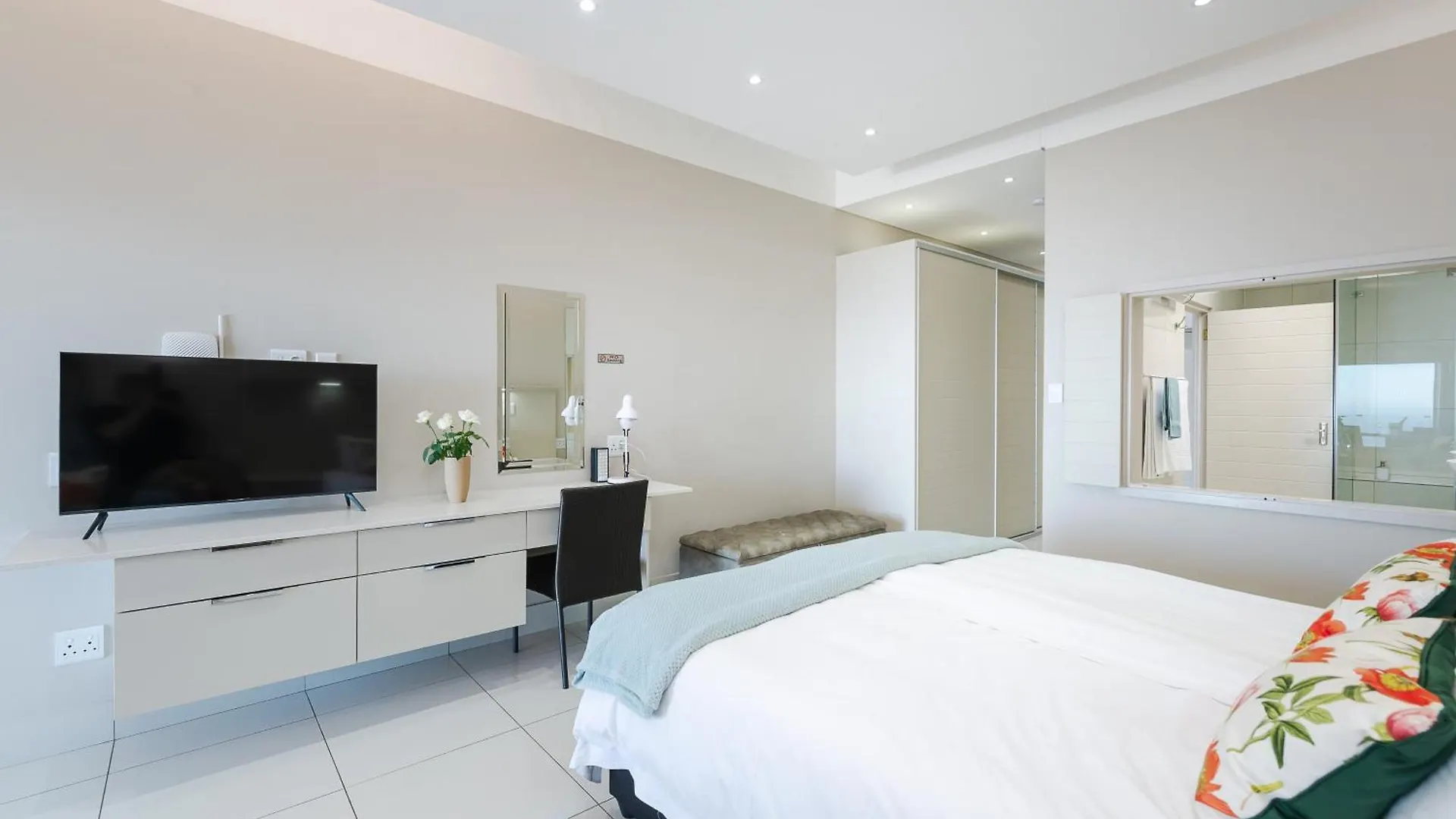 Camps Bay Blue Self-Catering Studios Cape Town Apartment