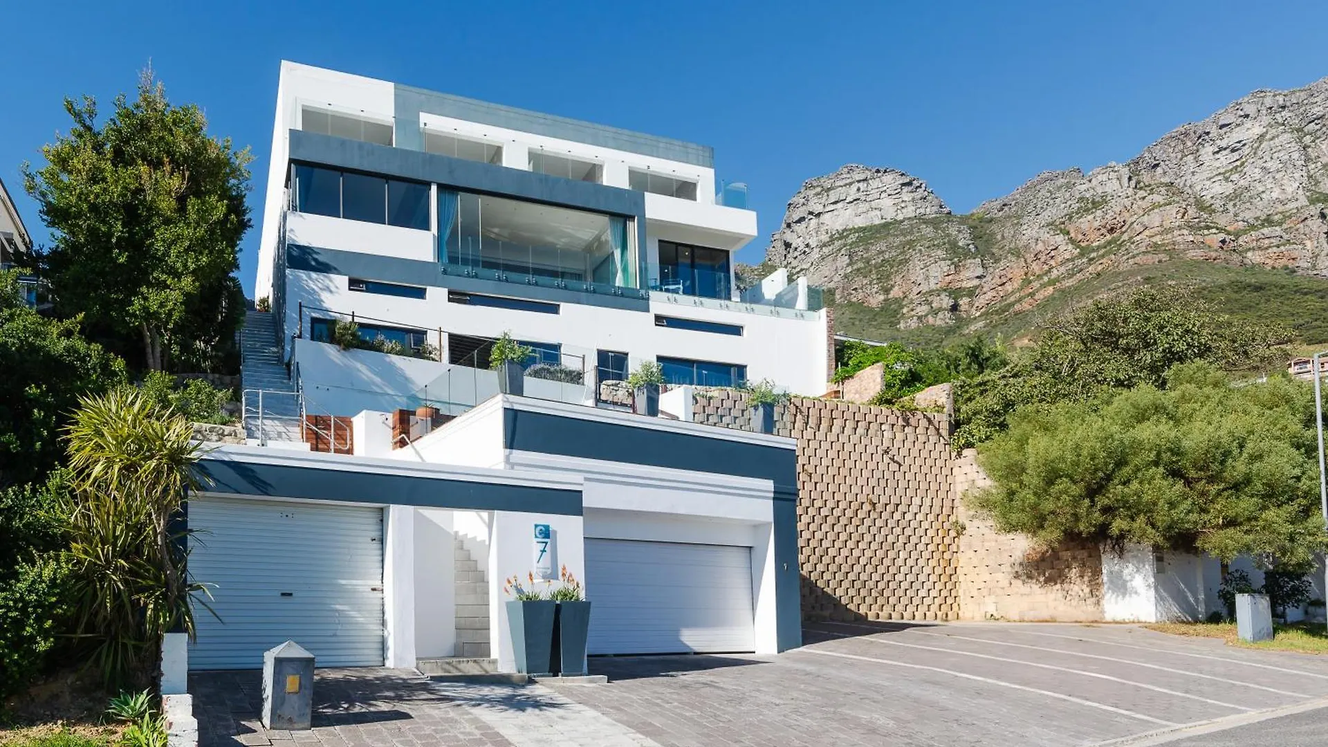 Camps Bay Blue Self-Catering Studios Cape Town Daire